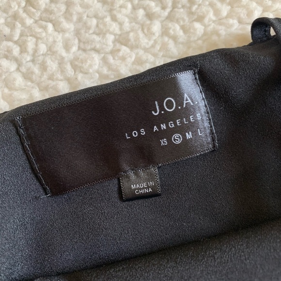 Pleated Metallic Halter Top - Picture 4 of 4